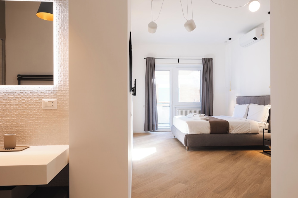 Domus Solis in Rome With 2 Bedrooms and 2 Bathrooms