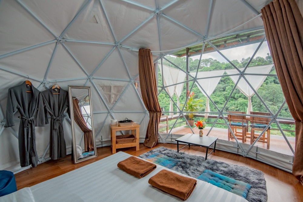 Hubkhaosawan homestay