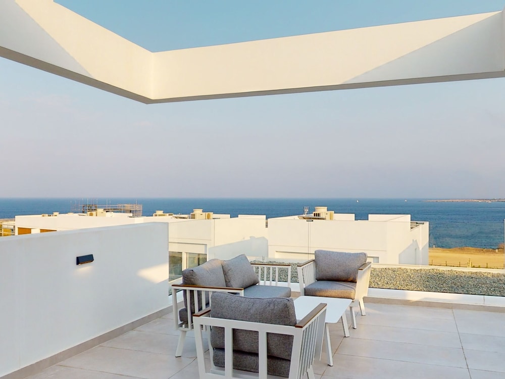 Sanders Konnos Bay Efterpi - Splendid 4-bedroom Villa With a Side Sea View