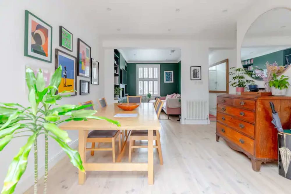 Beautifully Designed 2BD House - by Queen's Park!