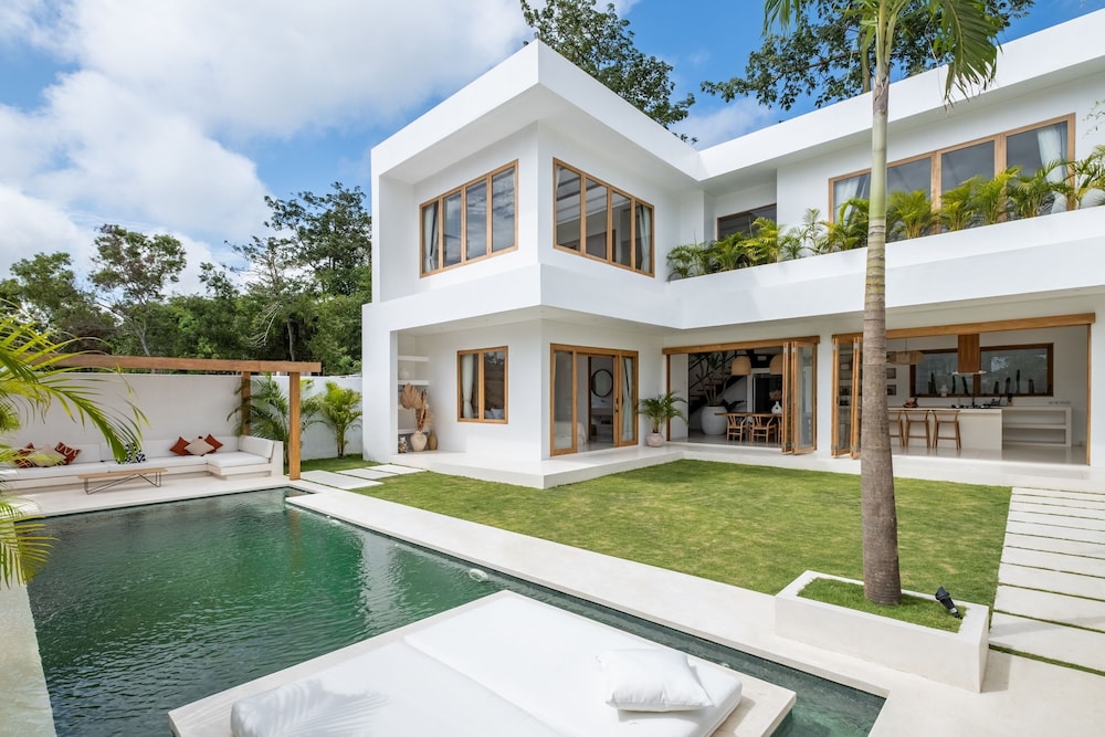 Mr Mrs W Bingin by Alfred in Bali - Brand NEW 3BR Tropical Villa Near Bingin Beach