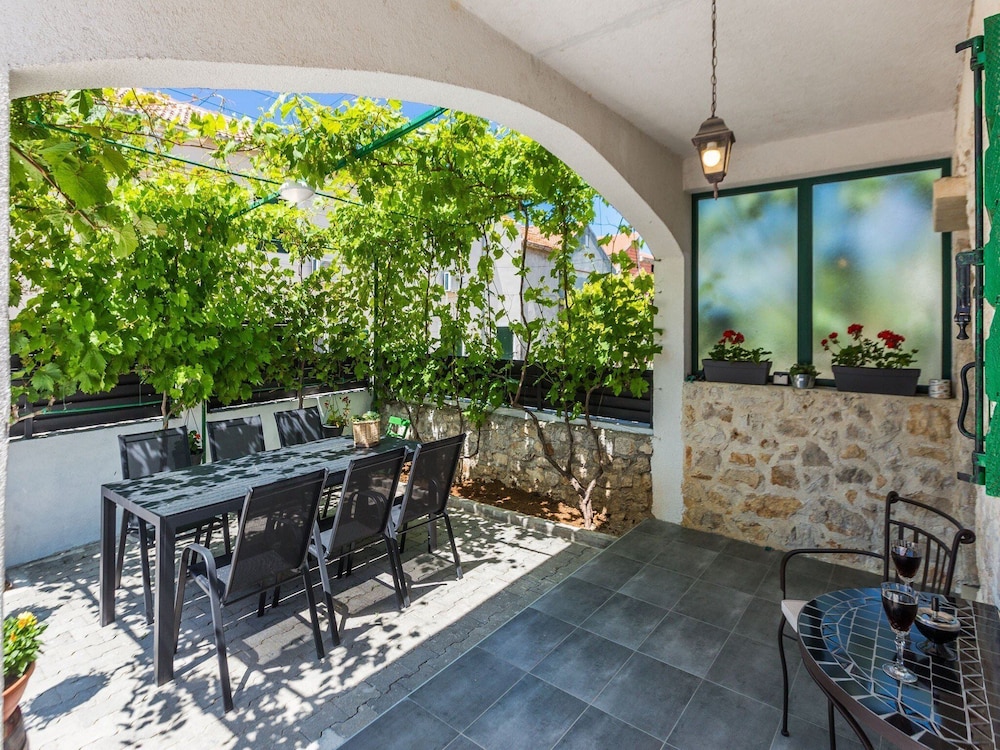 Charming Retreat With Lush Garden, BBQ & Sunlit Terrace Near Bibinje Beaches