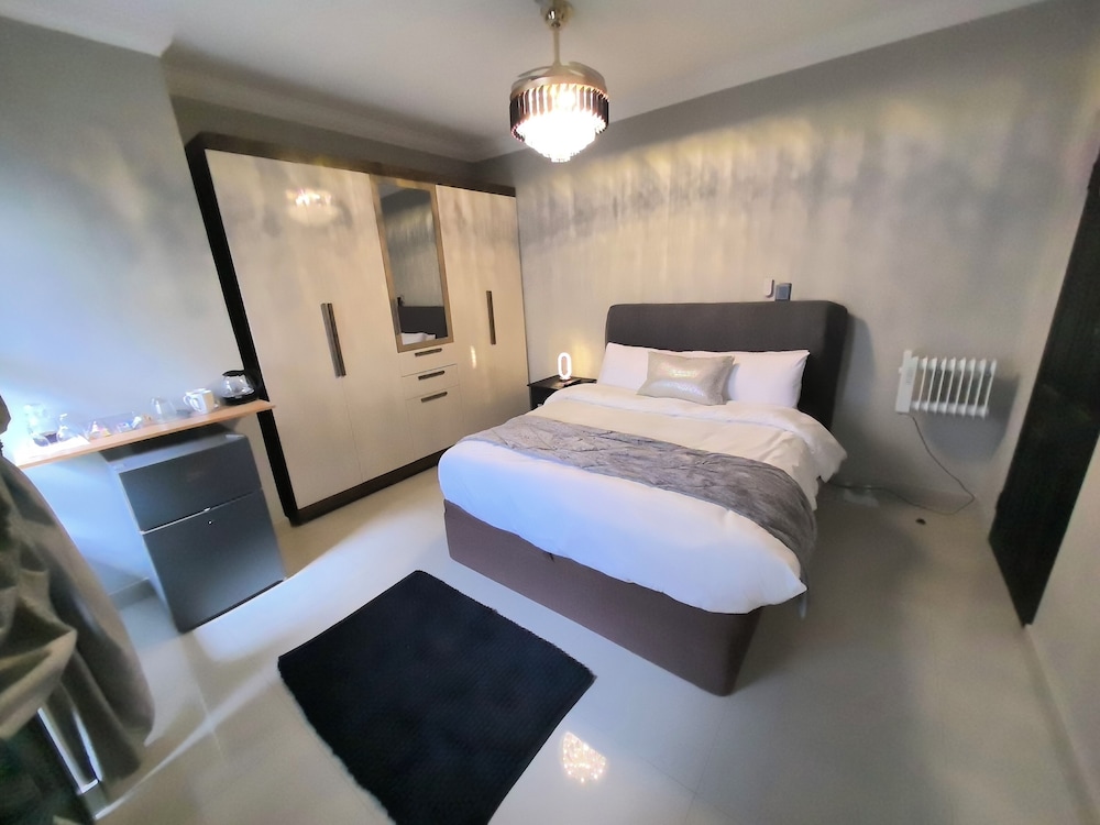 Bryanston Palms Accommodation