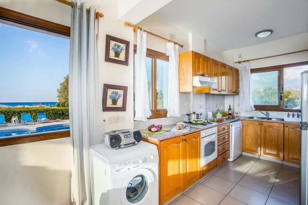 Villa Nicol Blue Bay view 3