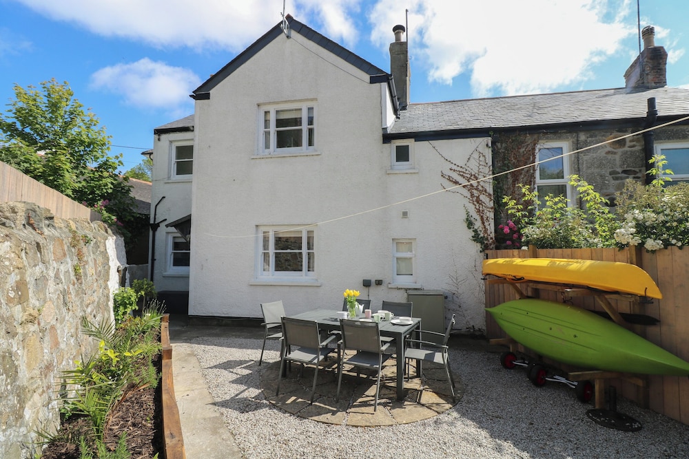 2 Chapel Place
