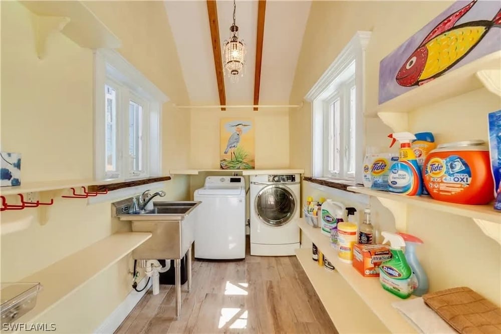 NEW Jungle Paradise Treehouse Suite With Resort Amenities Elevator Access Outdoor Kitchen Lagoon Lazy River Pool RV Hook up