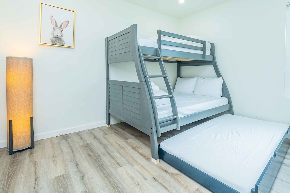 Newly Remodeled 2b2b APT Near Pasadena Old Town
