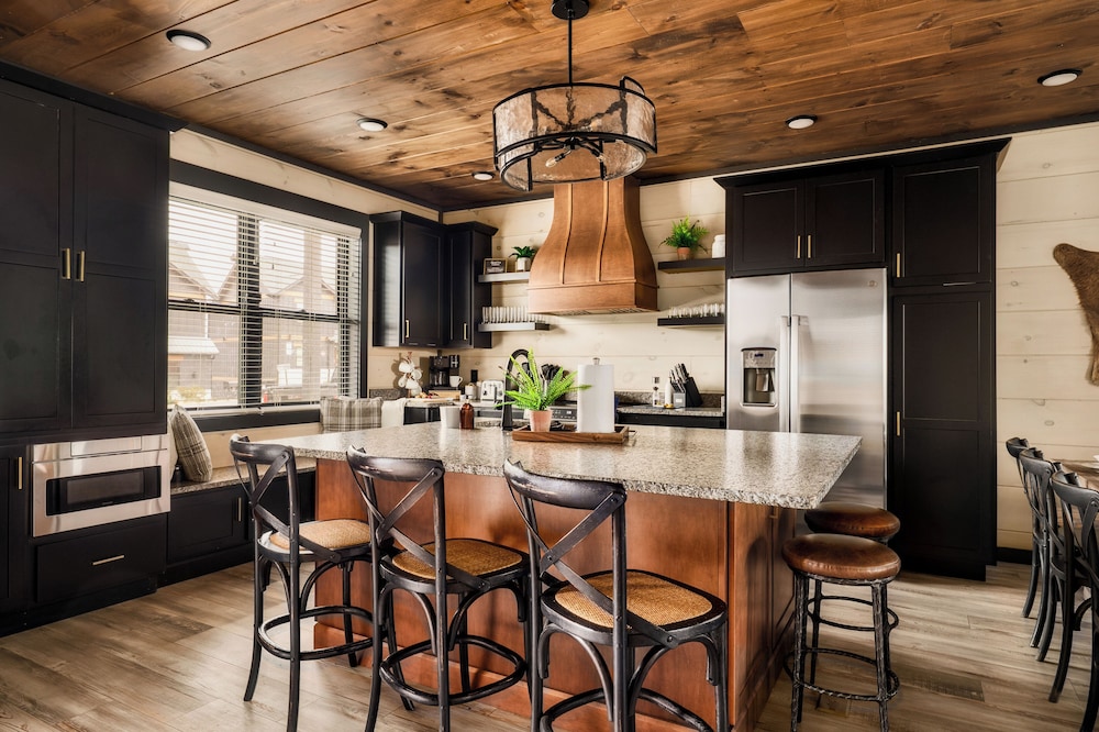 Cozy Cub Luxury Cabin Pigeon Forge
