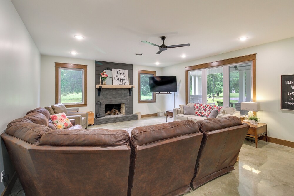 Great for Groups: Family Creekside Home in Loretto
