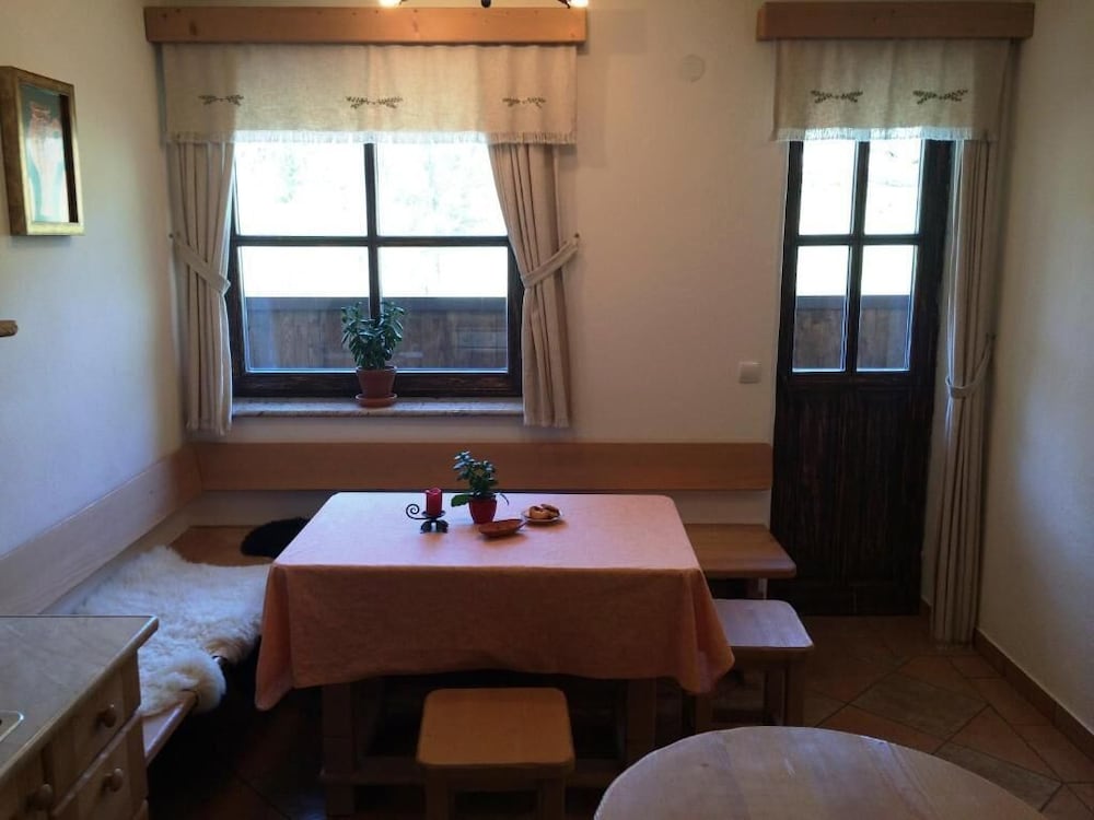 Apartmaji Pod macesnovo streho