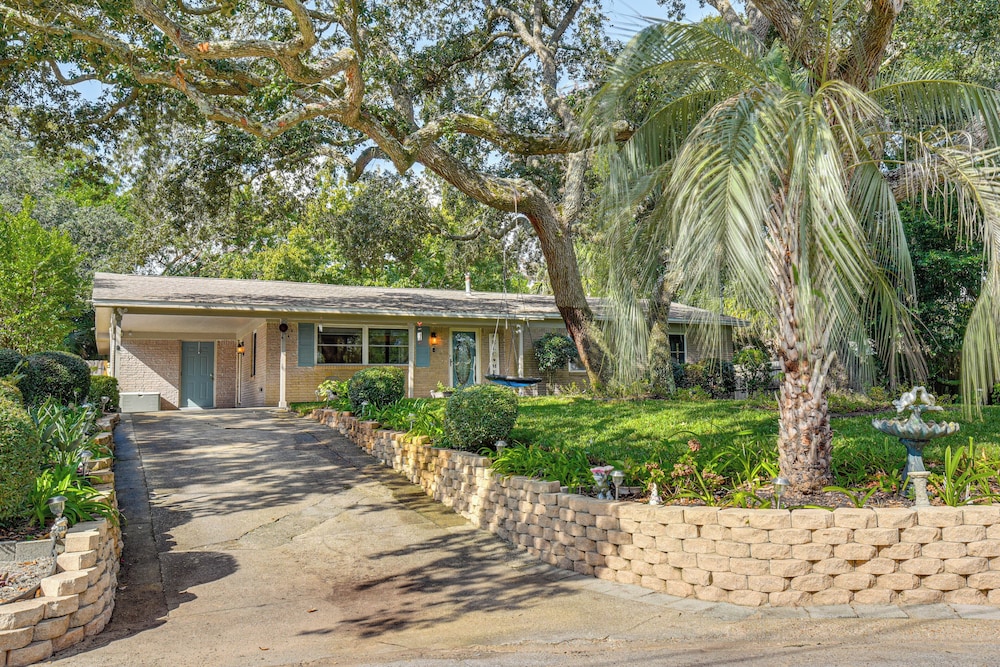 Spacious Home w/ Hot Tub in Fort Walton Beach!
