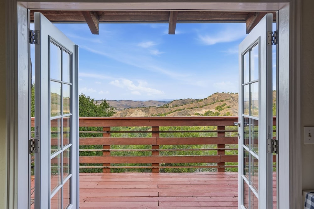 Peaceful Retreat With Panoramic Views 3 Bedroom Home