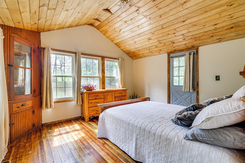 Ski, Swim, Relax: Old-fashioned Poconos Getaway