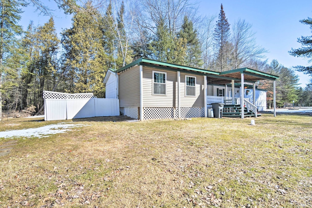 Houghton Lake Area Home w/ Fire Pit & Yard! view 3