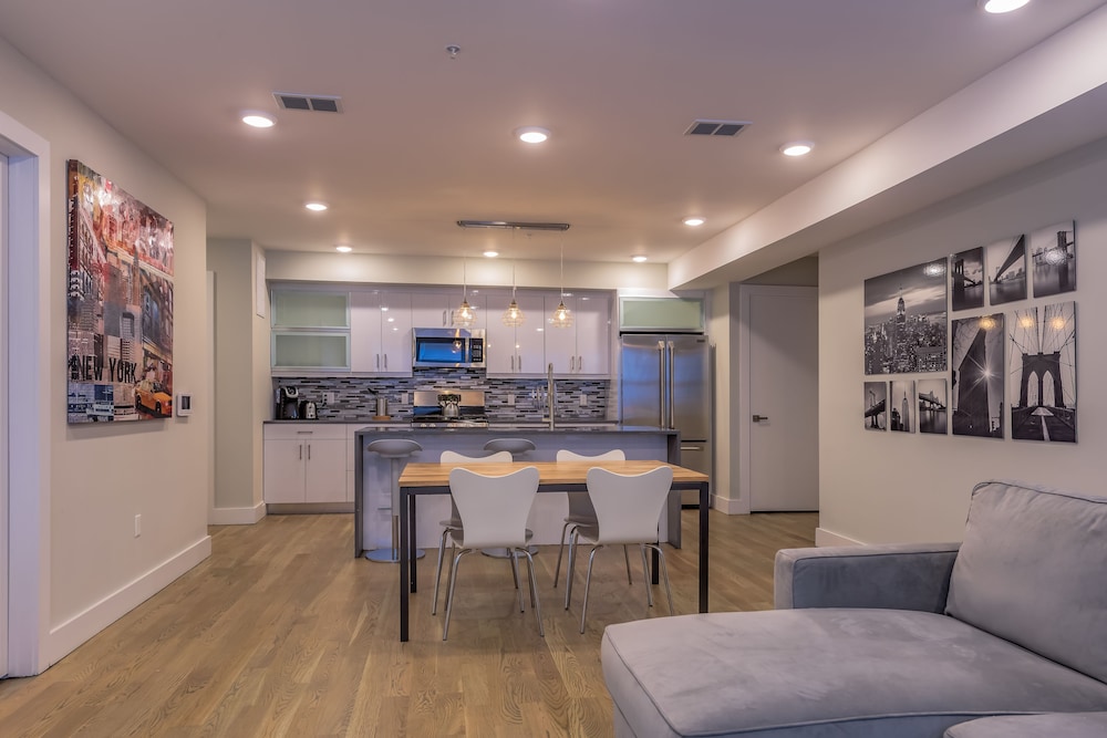 Deedee's Lofts at Grove II
