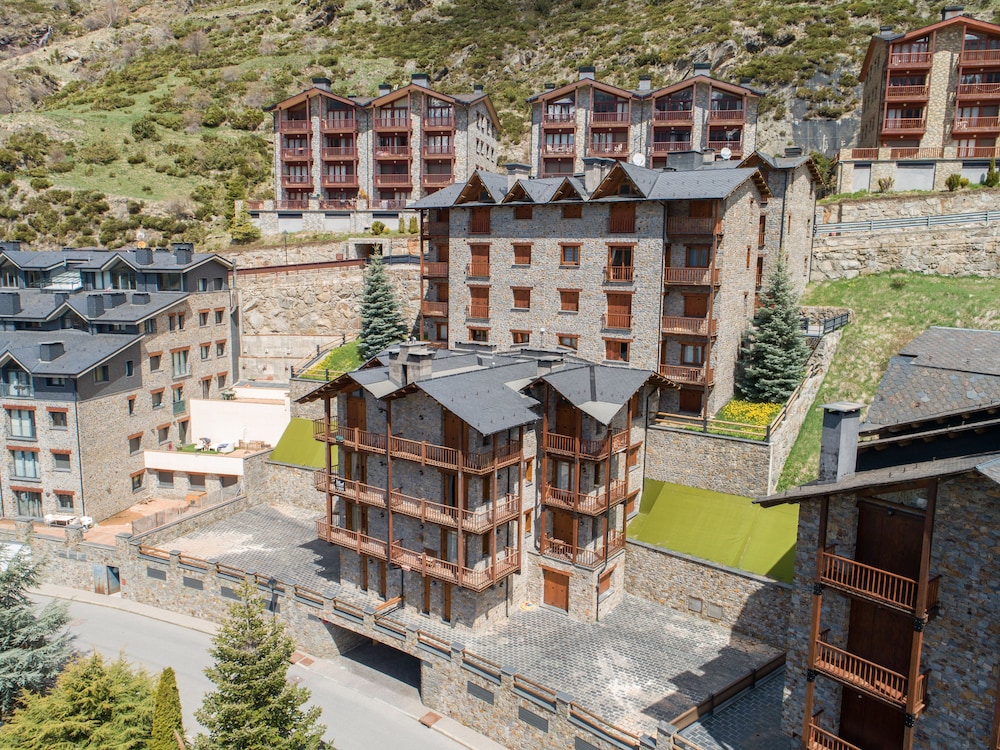 Esquirol Apartments