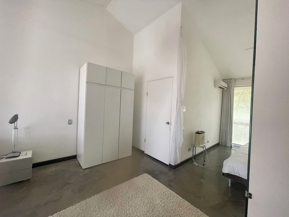 Beautiful Spacious Loft 2 Bedrooms 2 Full Baths 2 car Garage in Downtown
