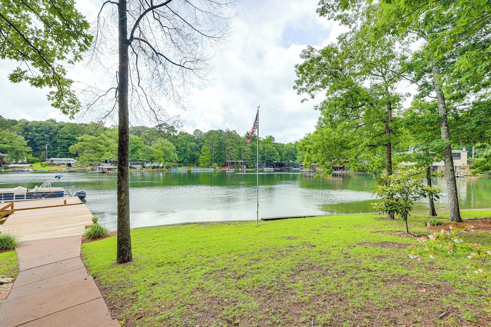 Waterfront Gem on Lake Martin w/ Kayaks & Dock!
