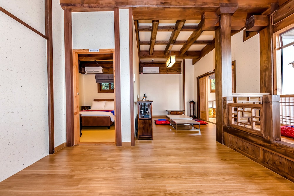Hanok Hotel Hallagung 16