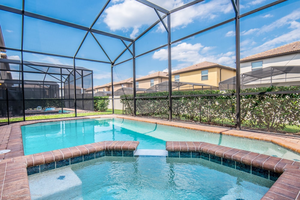 2105mw Luxury 6 Bed Villa With Pool & Spa - Image 5