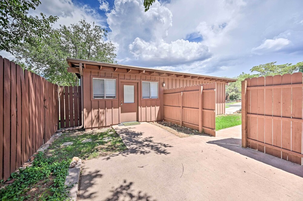 Quaint Sedona Cottage w/ Backyard + Views!