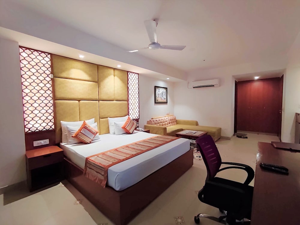 The Angel Hotel And Suites