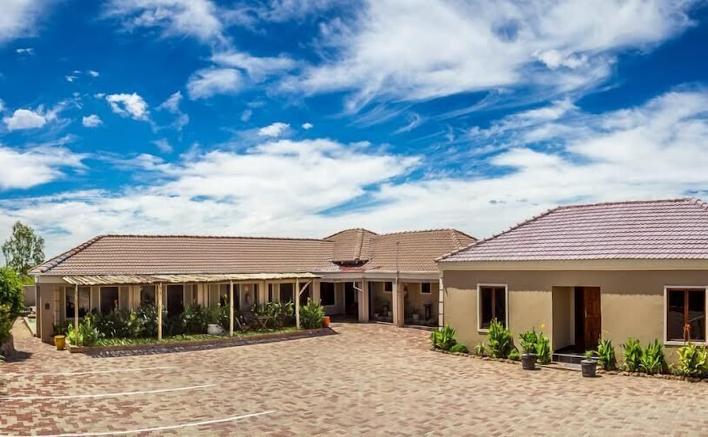Khwee Sands Lodge