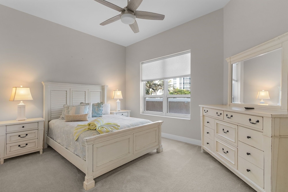 Manatee Bay #721: Waterfront Condo W/ Bay Views & Pool 3 Bedroom Condo