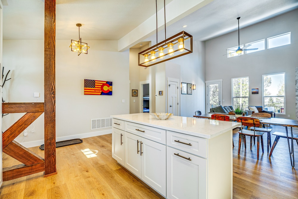 Modern Florissant Mountain Retreat w/ Deck & Grill