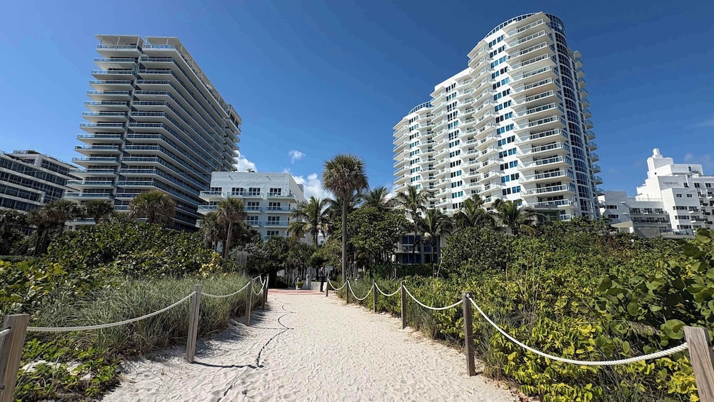 Retro Miami Getaway With Free Parking 1 Minute From Beach