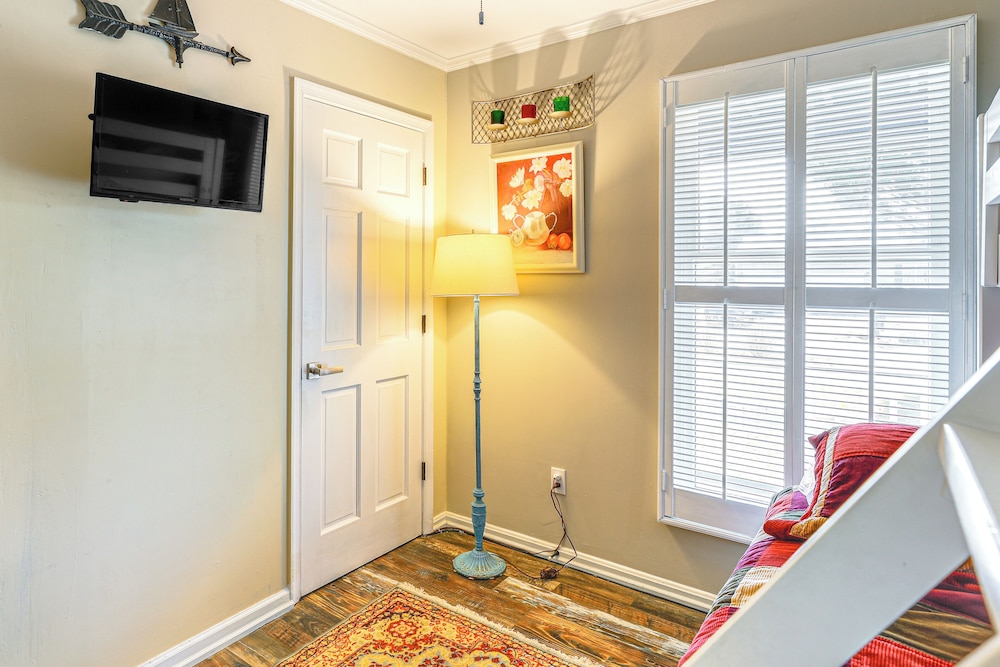 Family Home w/ Private Pool & Hot Tub in Lewes