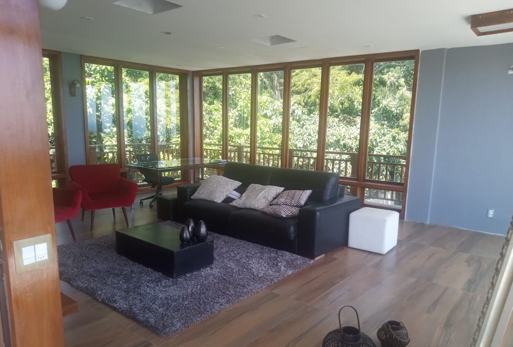 Leonardi's Sunset House