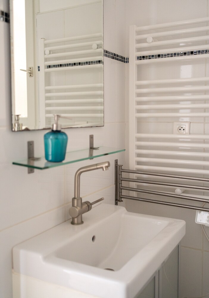 Sopramare en Algajola — bathroom