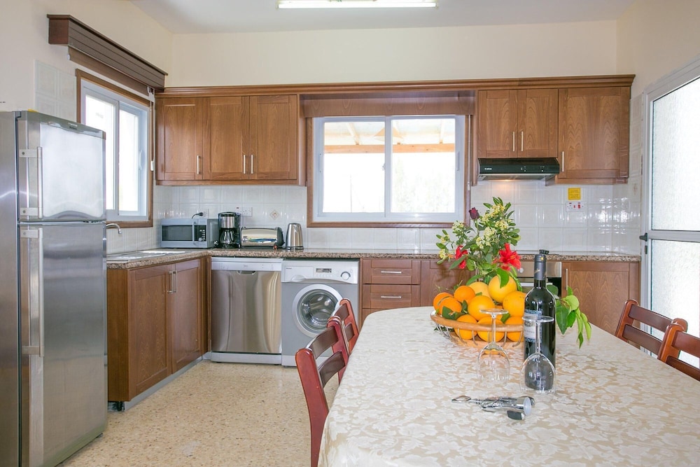 Argaka Sun Villa Ena Large Private Pool Walk to Beach Sea Views A C Wifi - 2146 view 4