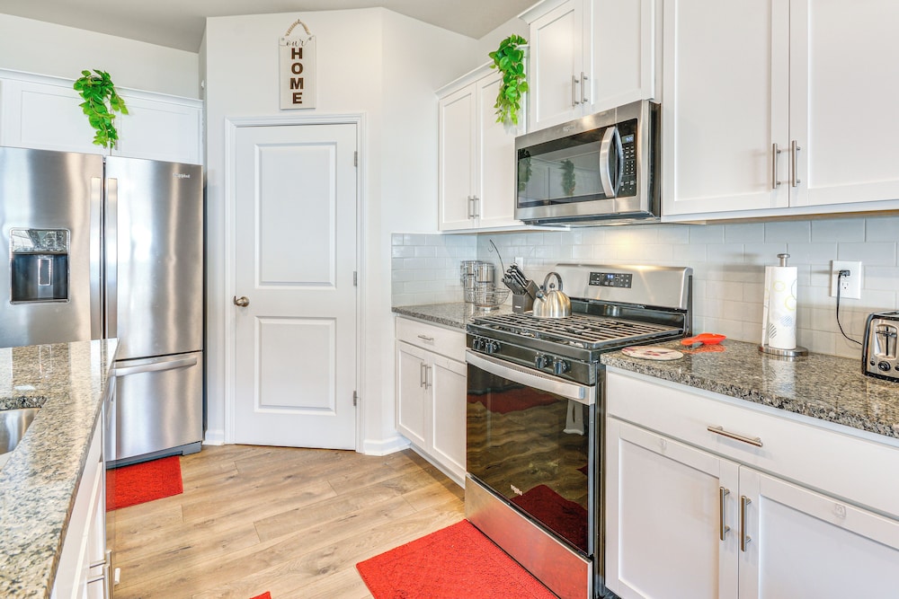 9 Mi to Old Salem: Spacious Family Home w/ Yard!