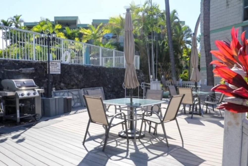 Enjoy the Sunset Ocean Front 1BR Apt-pool On-site