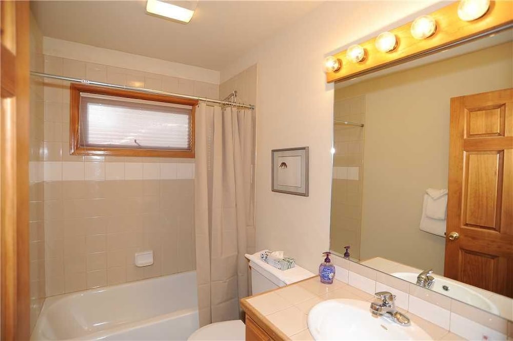 72 Clubhouse Rd Private Home with Hot Tub