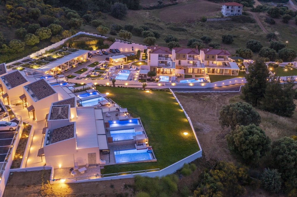 Villa D'Oro - Luxury Villas & Suites