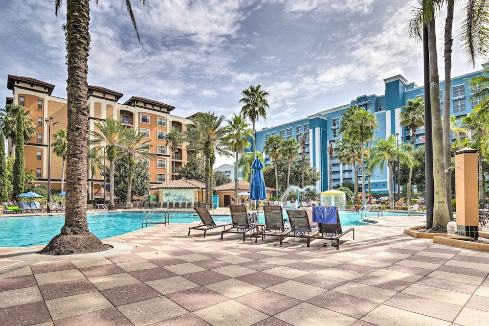 Poolside Oasis: 7 Mi to Disney & Universal