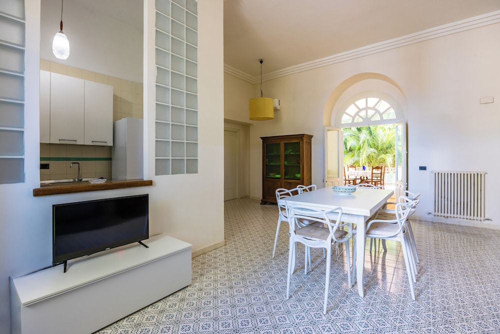 Villa Villari Terrace and Patio by Napoliapartments