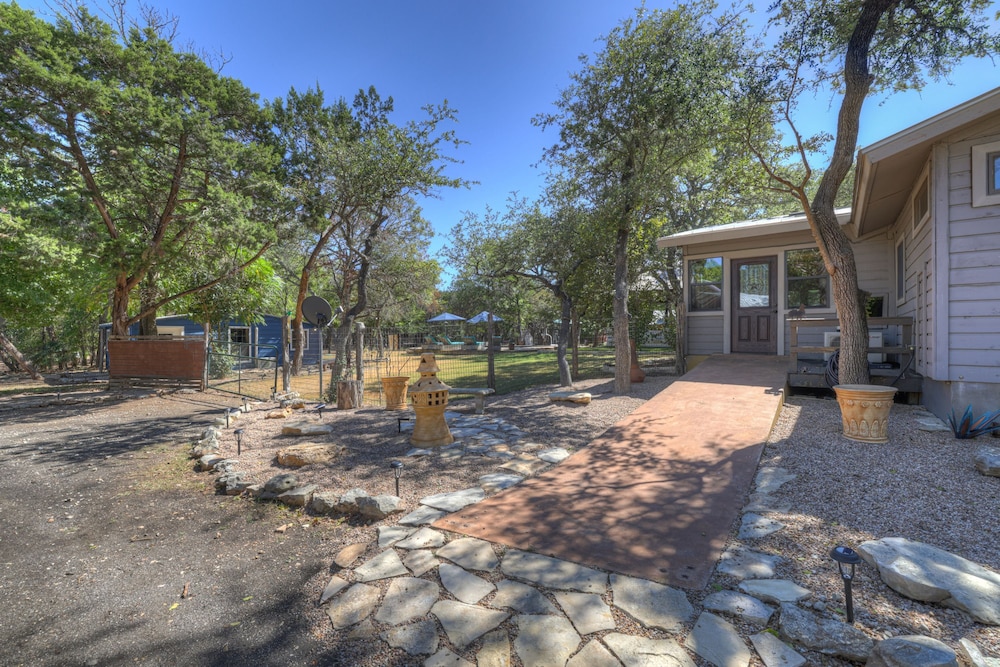 Terracotta Oasis - Wimberley for 30 Guests