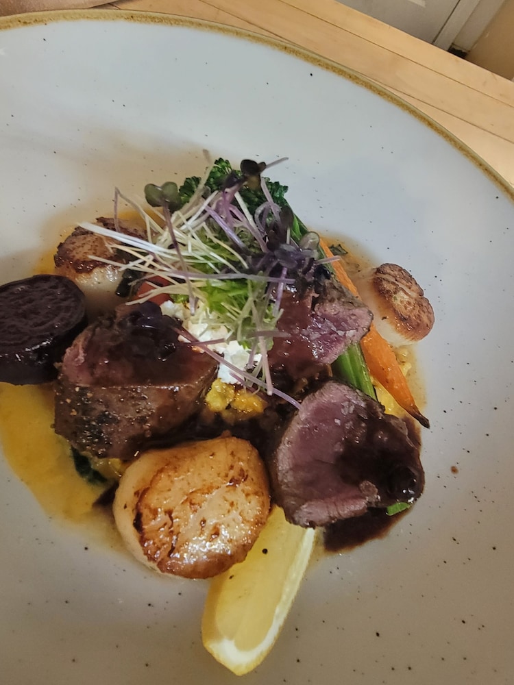 Storm Mountain Lodge Cabins & Dining