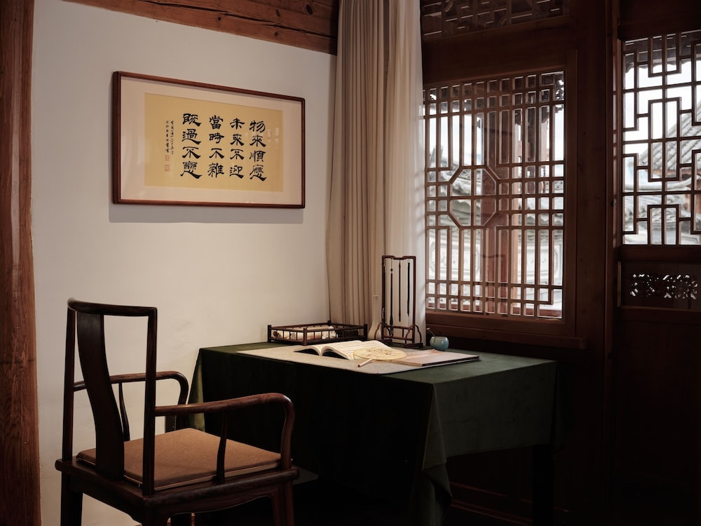 Shaxi Ancient Town Chang Le Li Chinese Courtyard Hotel