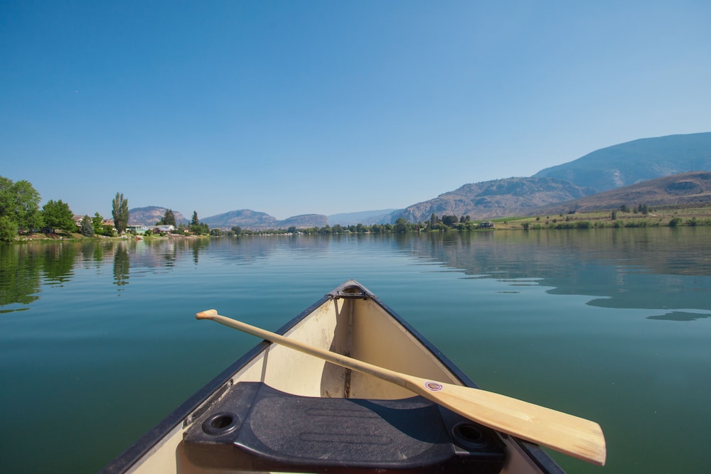 The Lakeside Resort