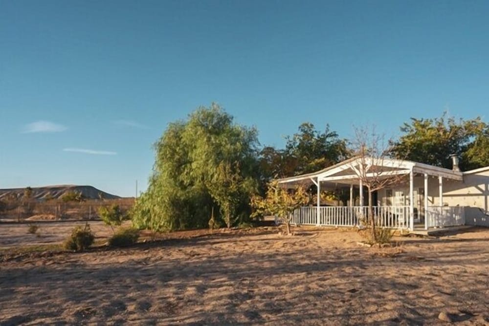 Easy Rider Ranch - Hot Tub, Fire Pit & Hammocks Under The Stars! 3 Bedroom Home by RedAwning