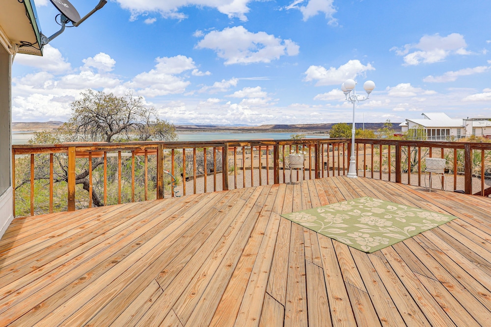 1 Mi to Lake: Home w/ Deck in Elephant Butte