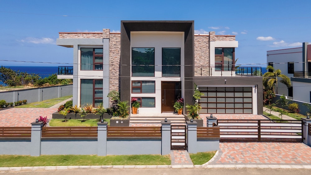 Luxury Oceanfront Villa Fully Staffed
