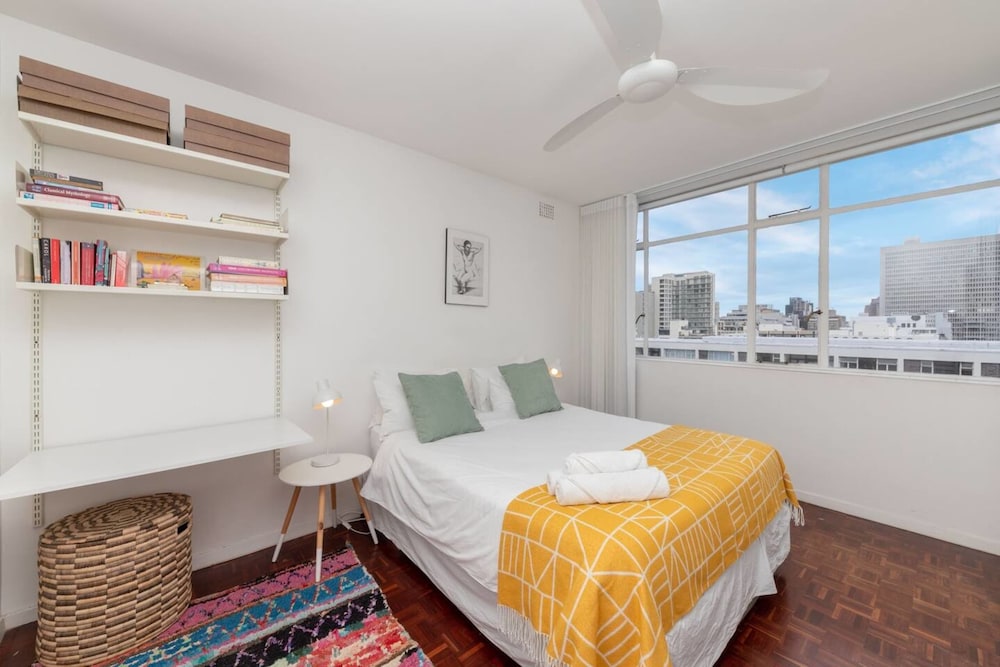 Lovely 1 Bed Apartment With Pool in Cape Town view 5