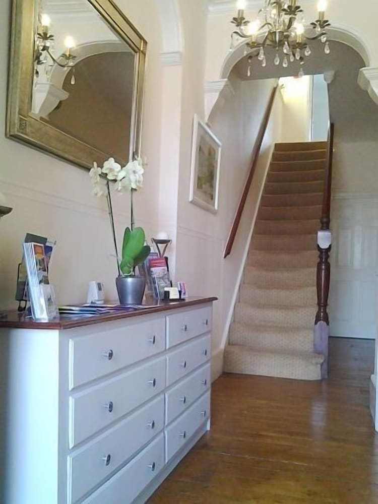 Gyves Guest House