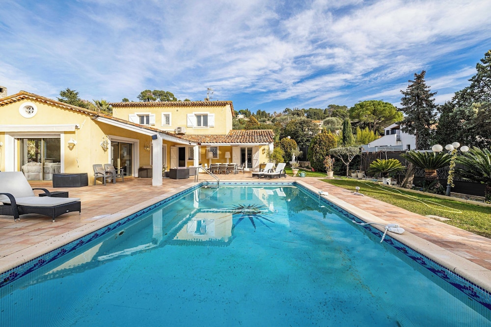 Luxurious Private 6-bed Villa With Pool Mougins
